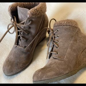 Light brown boot wedges